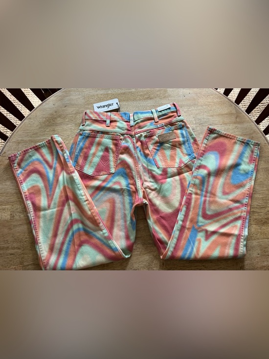 Wrangler Denim - Wrangler Waves WILD WEST 603
HIGH RISE STRAIGHT W30 L28